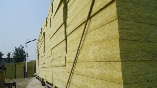 武汉岩棉板厂家向大家介绍岩棉板材料防火性能